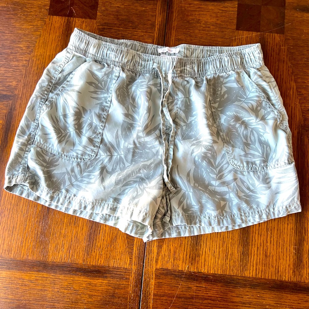 C&C Shorts - Size L